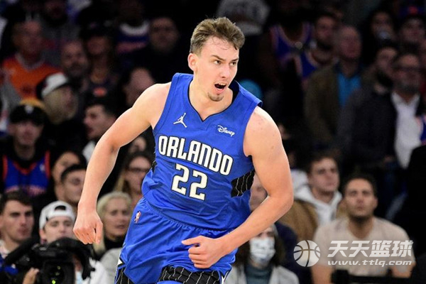 场上保持更 场上保持更